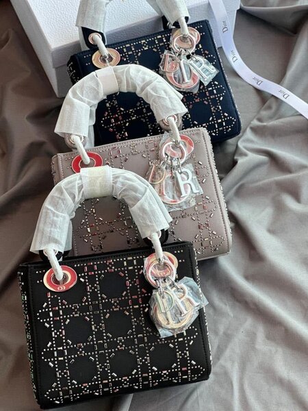 Sac élégant avec breloques