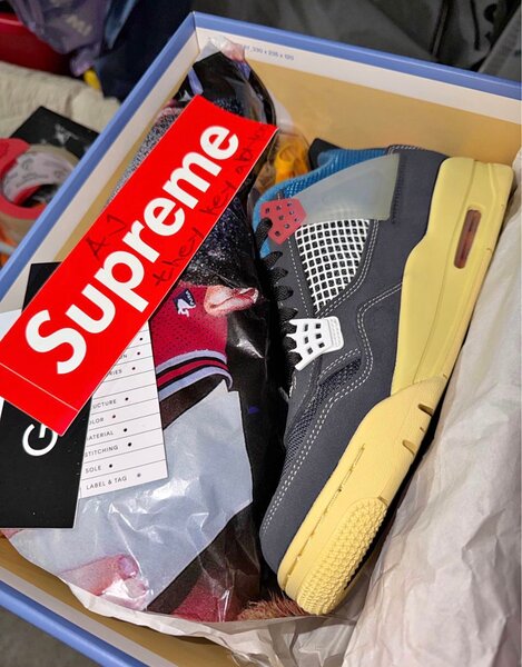 Chaussures Nike Air Jordan 4 Supreme