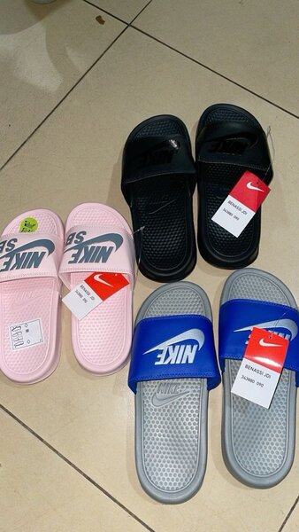 NIKE BENASSI
