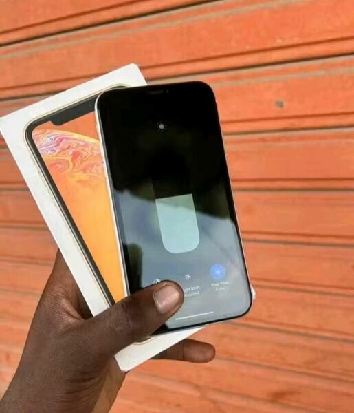 iPhone XR Bleu Avec Accessoires