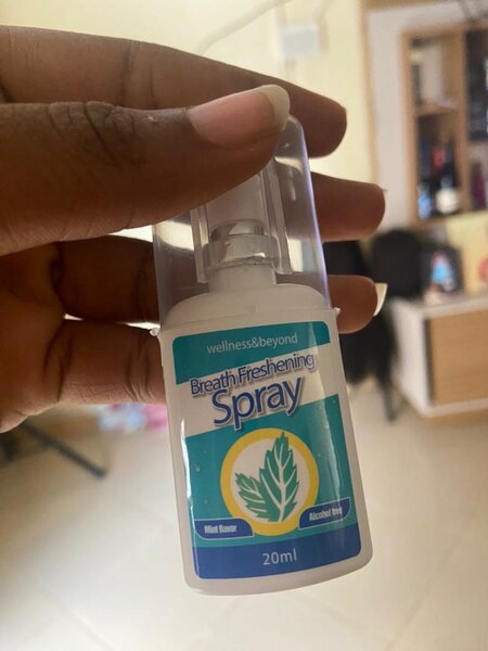 Breath freshening Mouth spray in mint and strawberry