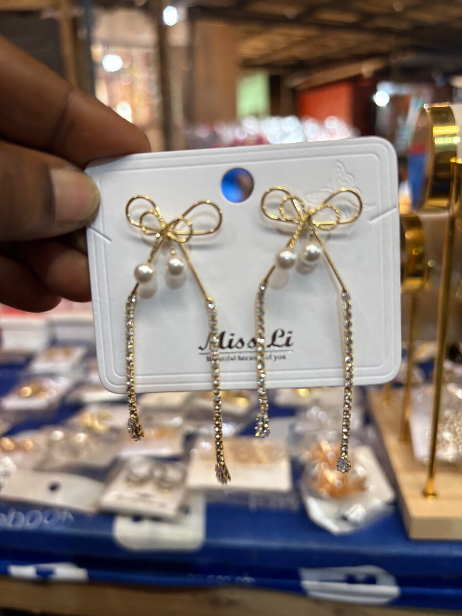 Boucles pendantes papillon dorées