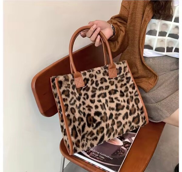 Sac fourrure imprimé animal