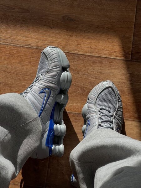 Baskets sport Nike grises