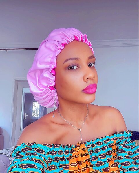 Bonnet satin rose claire