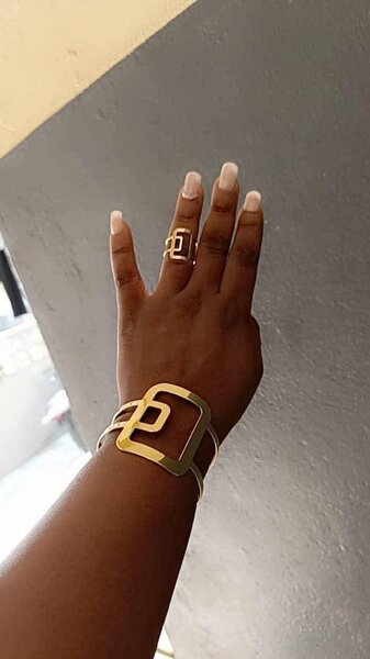 Set de bijoux dorés modernes