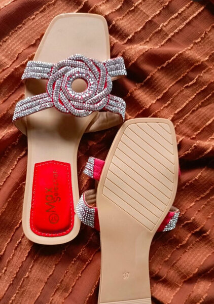 Sandales à talon plat élégantes