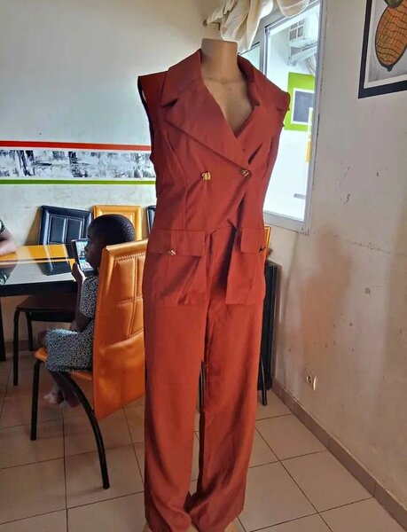 Combinaison rouge sans manches pour femme