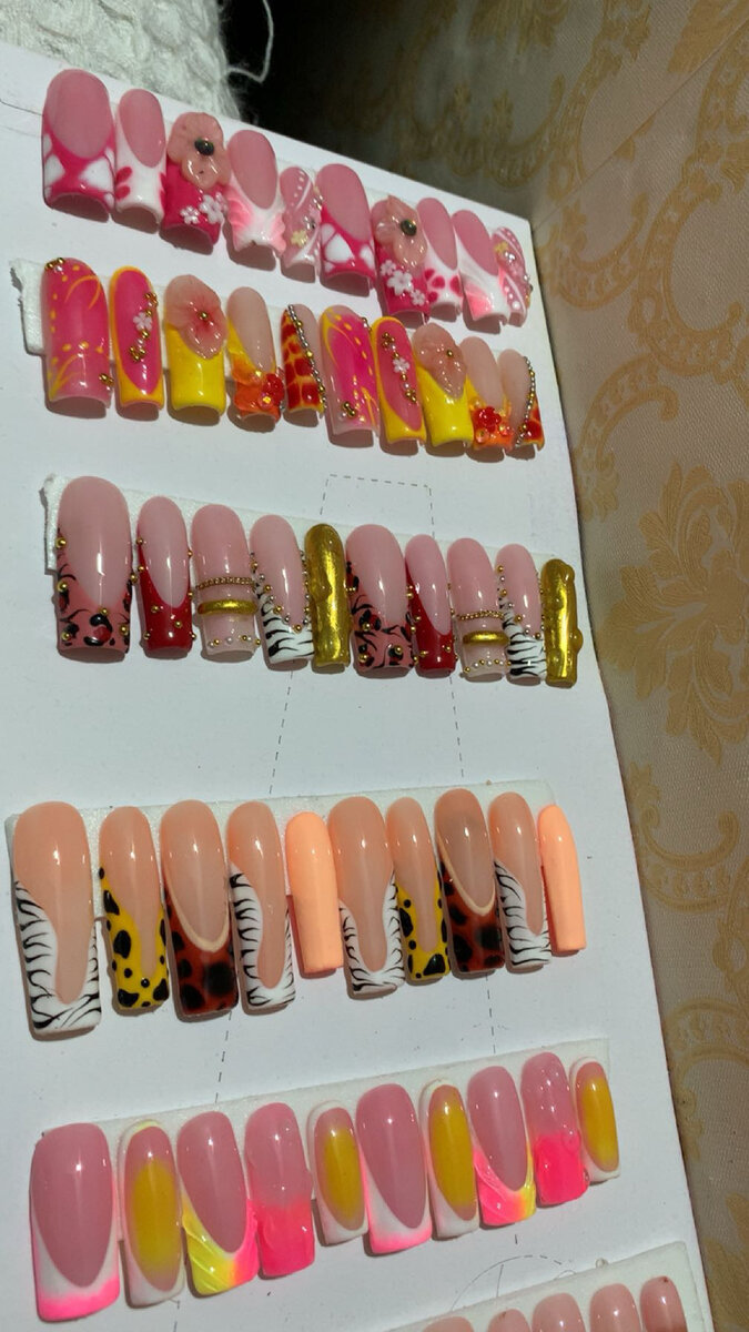 Ongles Faux Colorés