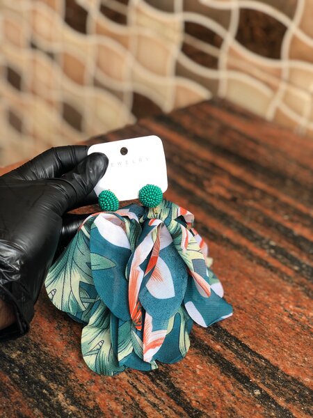 Boucles d'oreilles fleuries colorées