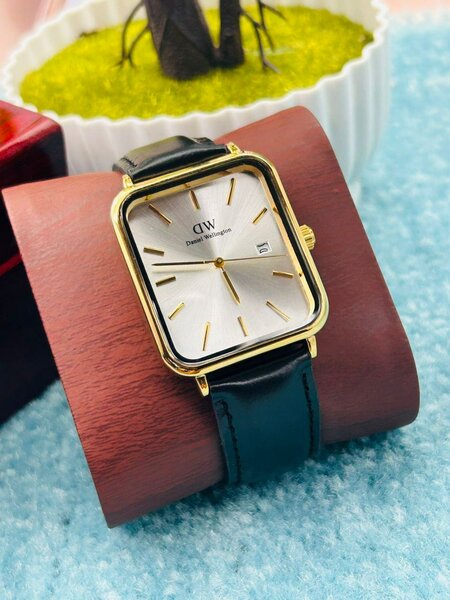 MONTRE CUIR DANIEL WELLINGTON