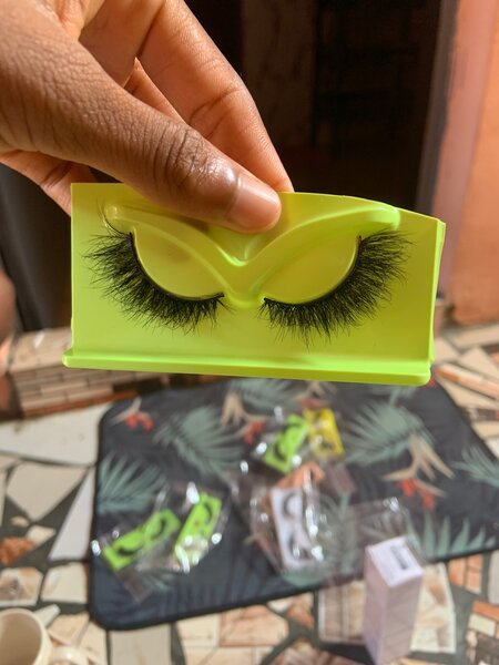 Faux cils volumineux luxuriants