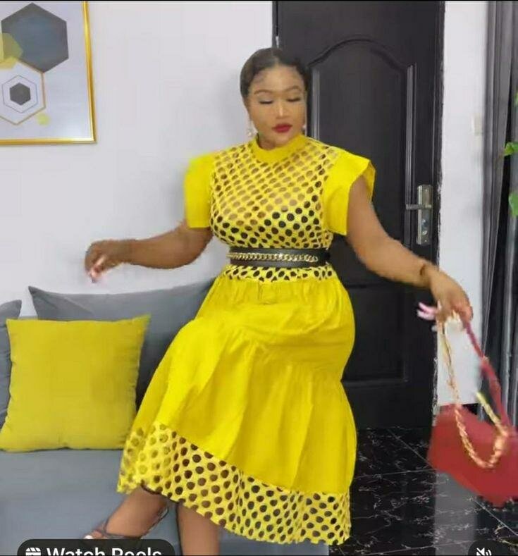 Robe Midi en Dentelle Élégante