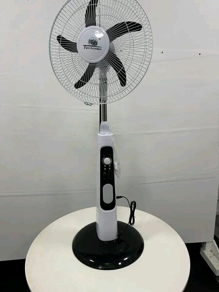 Ventilateur sur pied moderne