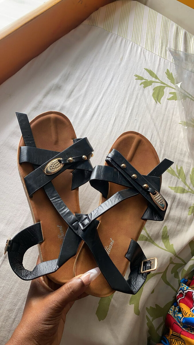 Sandales noires élégantes