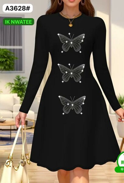 Robe Noire Motif Papillon Élégant