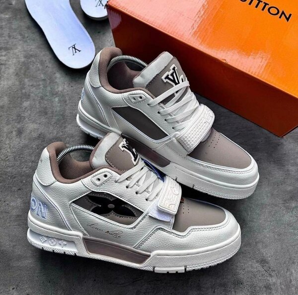 LOUIS VUITTON CLASSIC