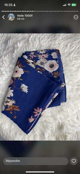 Écharpe en voile fleurie