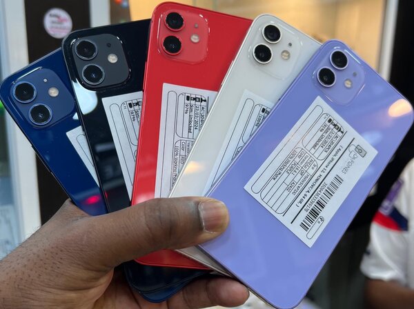 IPHONE 12 simple Quasi neuf