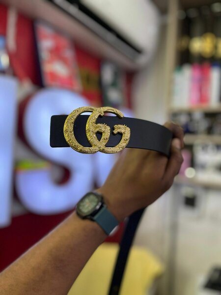 Ceinture avec boucle dorée élégante