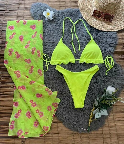 Bikinis élégants avec pareo