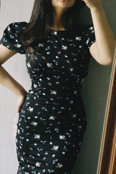 Платье с открытой спинкой