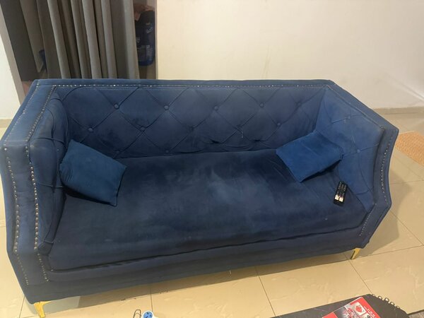 Canapé bleu velours élégant