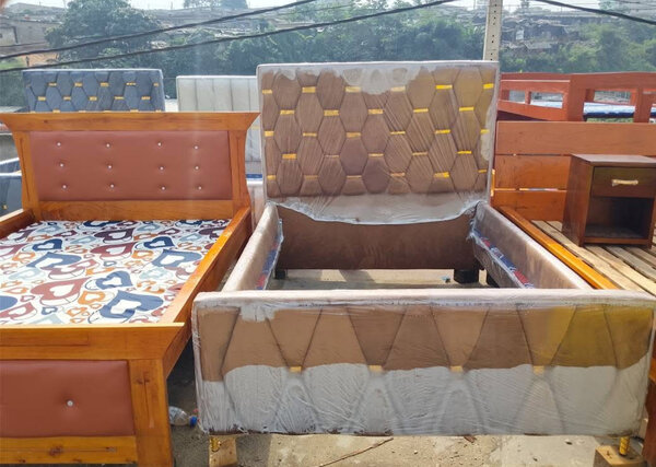 Lit design moderne en cuir