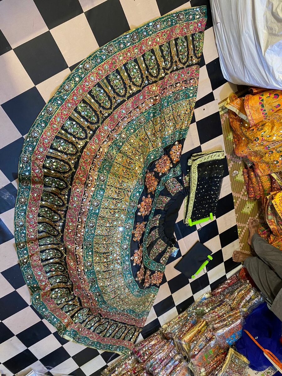 Big flyer Lehenga 3pc set (customize ke opention available)