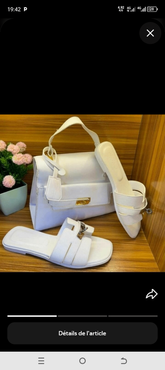 Sandales et sac à main assortis