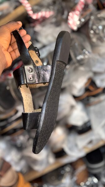 Sandales en cuir noir homme