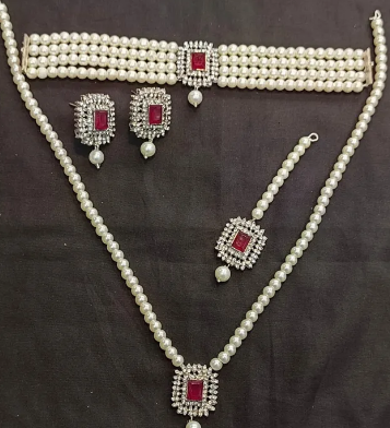 Beautiful Mala and chokar Pendant Formal Jewellery set
