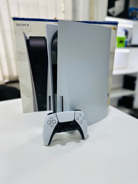 PlayStation 5 Standard.