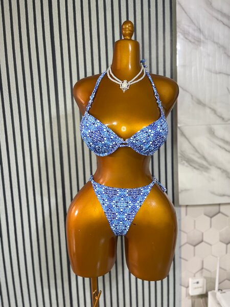 Bikini bleu à motifs élégants
