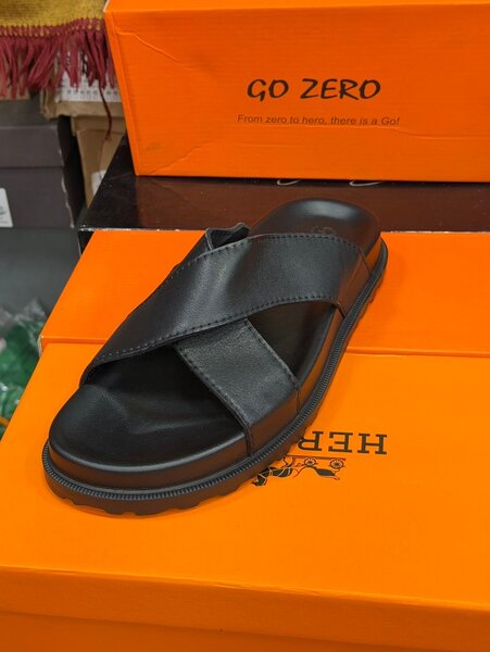 Sandales plates en cuir noir