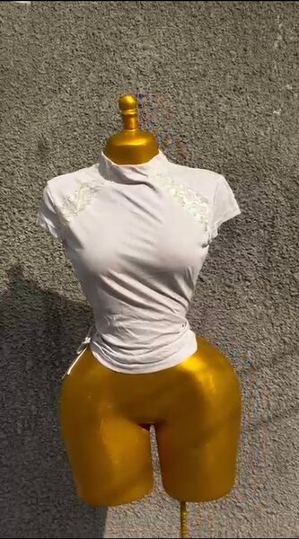 Top blanc bordé élégant