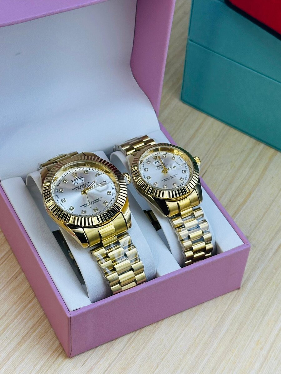 Montre couple dorée luxueuse