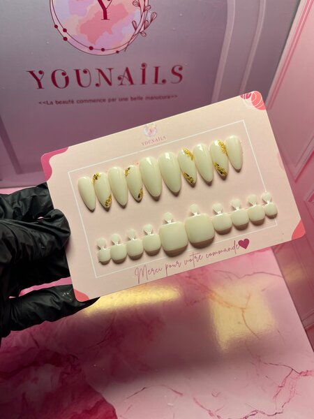 Ongles Pression Élégants Blancs