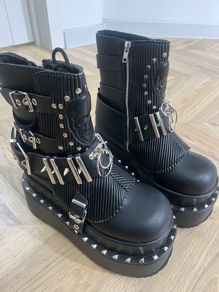 Зимние ботинки с платформой