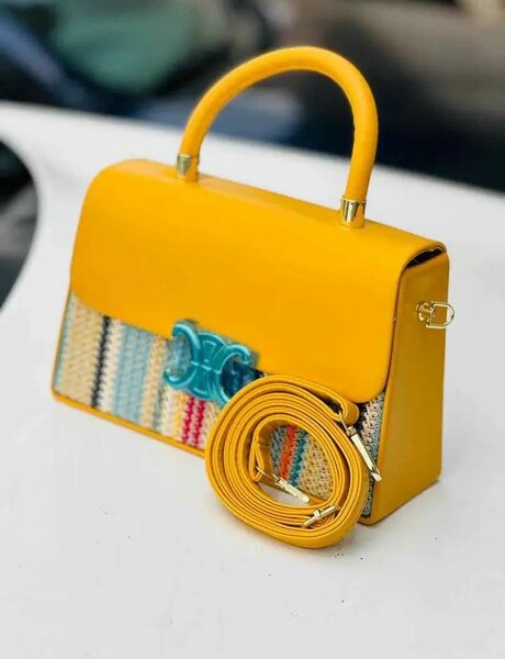 Sac à main en cuir avec motif ethnique