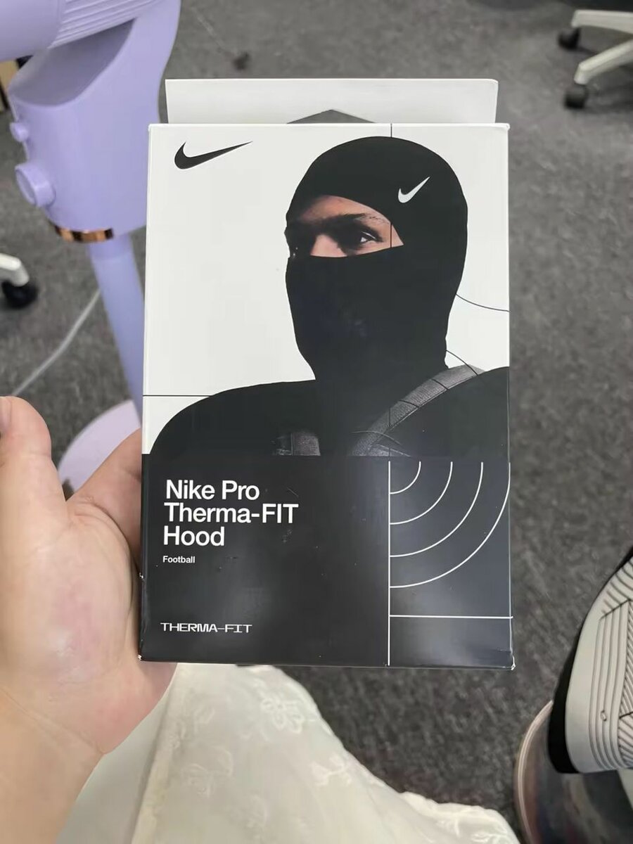 Nike Pro Therma-FIT Hood