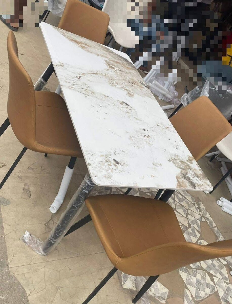 Table et chaises modernes