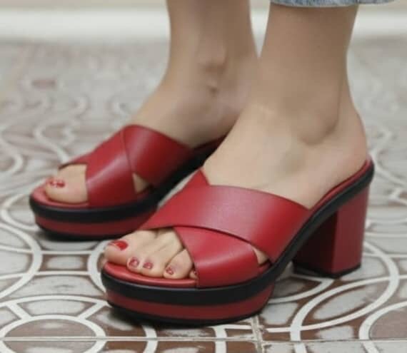 Sandales rouges à talons pour femmes
