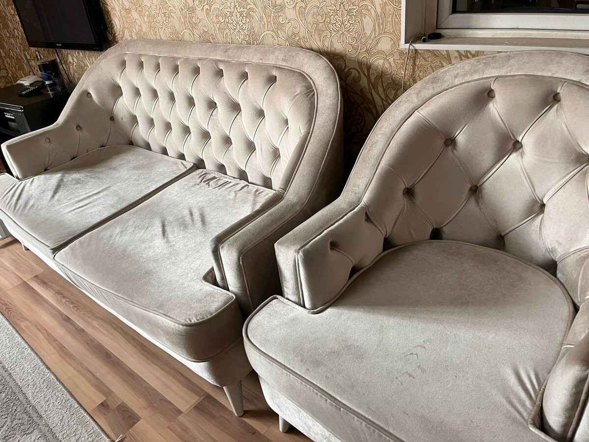 Продаю диван с креслом б/у.