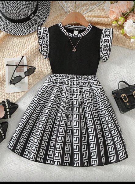 Robe à motifs géométriques