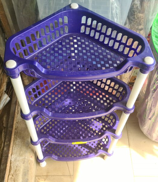 Étagère d'angle en plastique