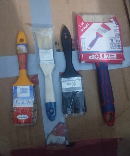 Lot de pinceaux et rouleaux