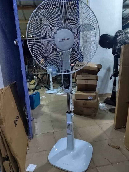 Ventilateur sur pied réglable