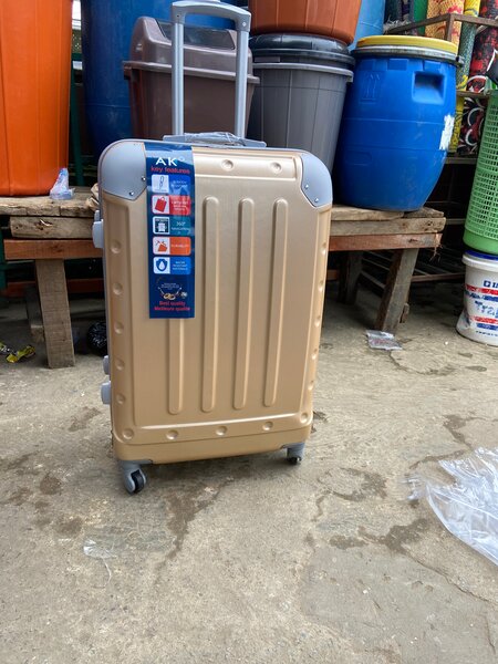 Valise rigide à roulettes