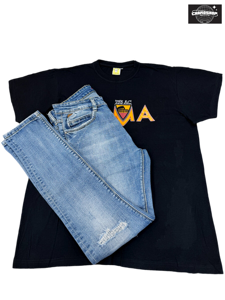 T-shirt noir avec jeans